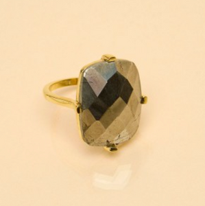 Une A Une Labradorite Ring